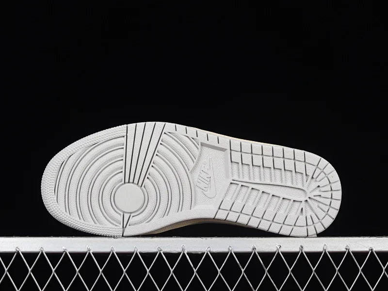 All Categories Air Jordan Jordan Series Basketball Shoes Air Jordan 1 Low Travis Scott x Air Jordan 1 Low "Black Phantom" AJ1 Joe 1 Overhook Black Phantom DM7866-001
